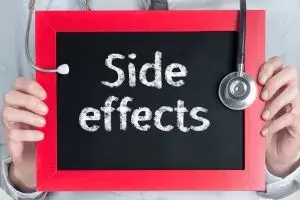 Doctor shows information on blackboard: side effects
